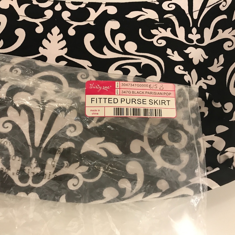 Thirty-One Fitted Purse Skirt Black Parisian Pop; New WITHOUT TAGS